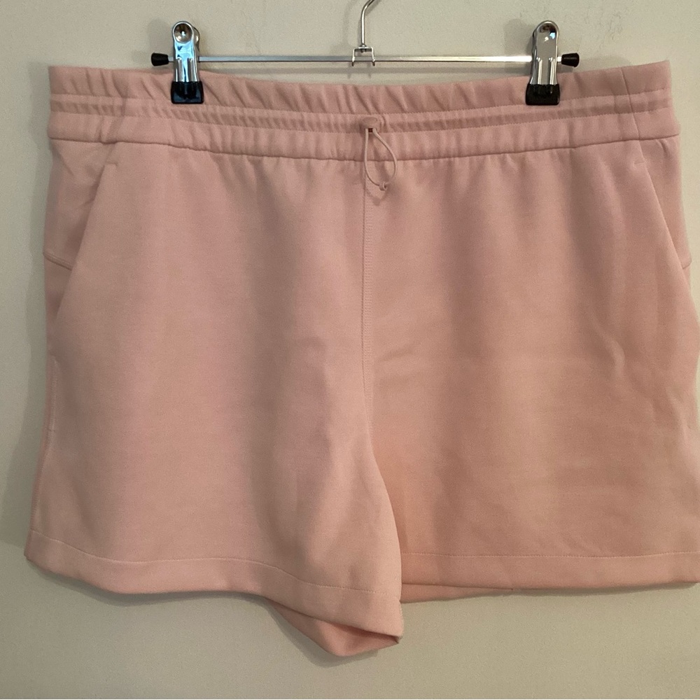 Lululemon Softstreme High-Rise Short 4” Size 12 NWOT